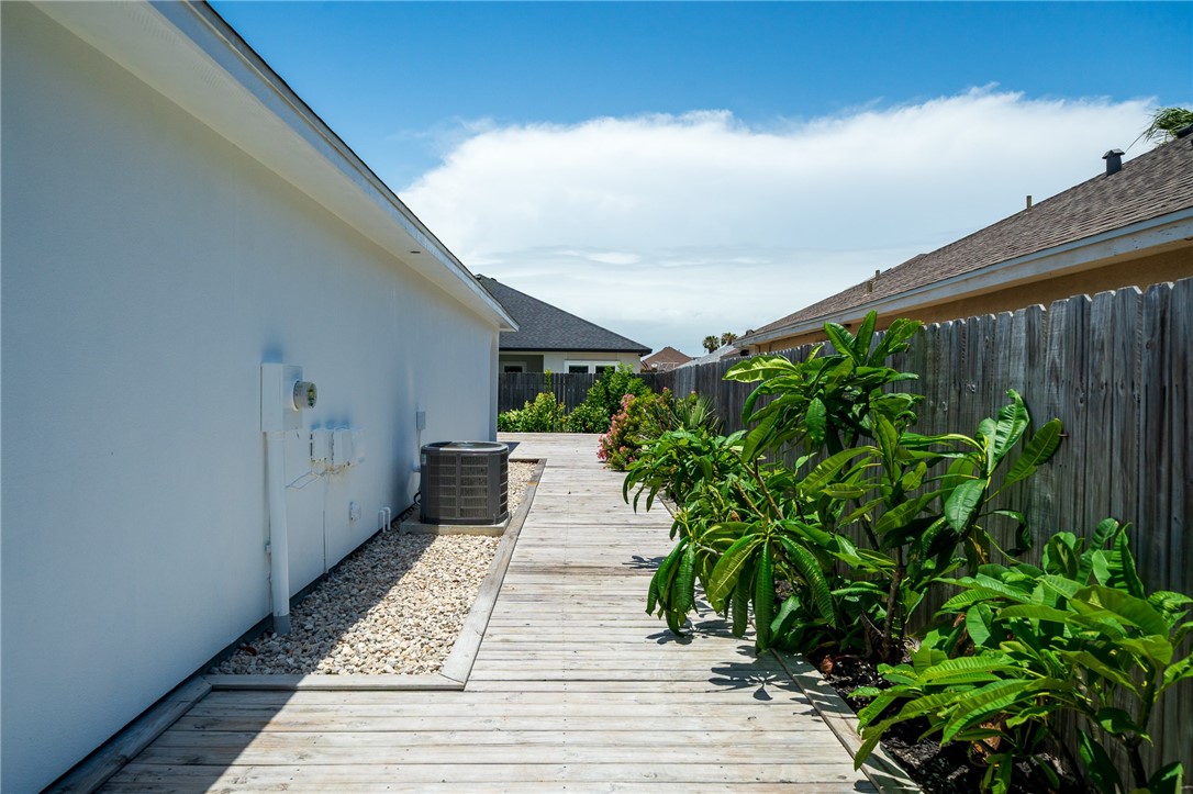 13970 Mainsail St Property Photo 33