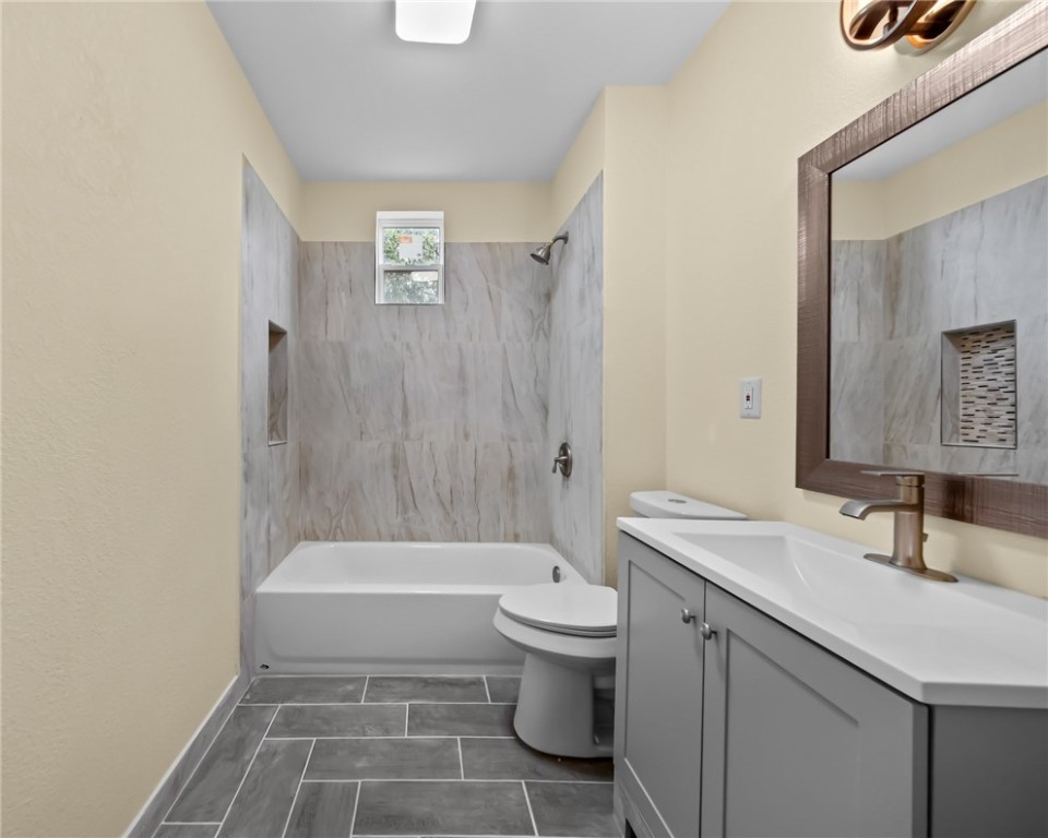 600 E Borden St Property Photo 7