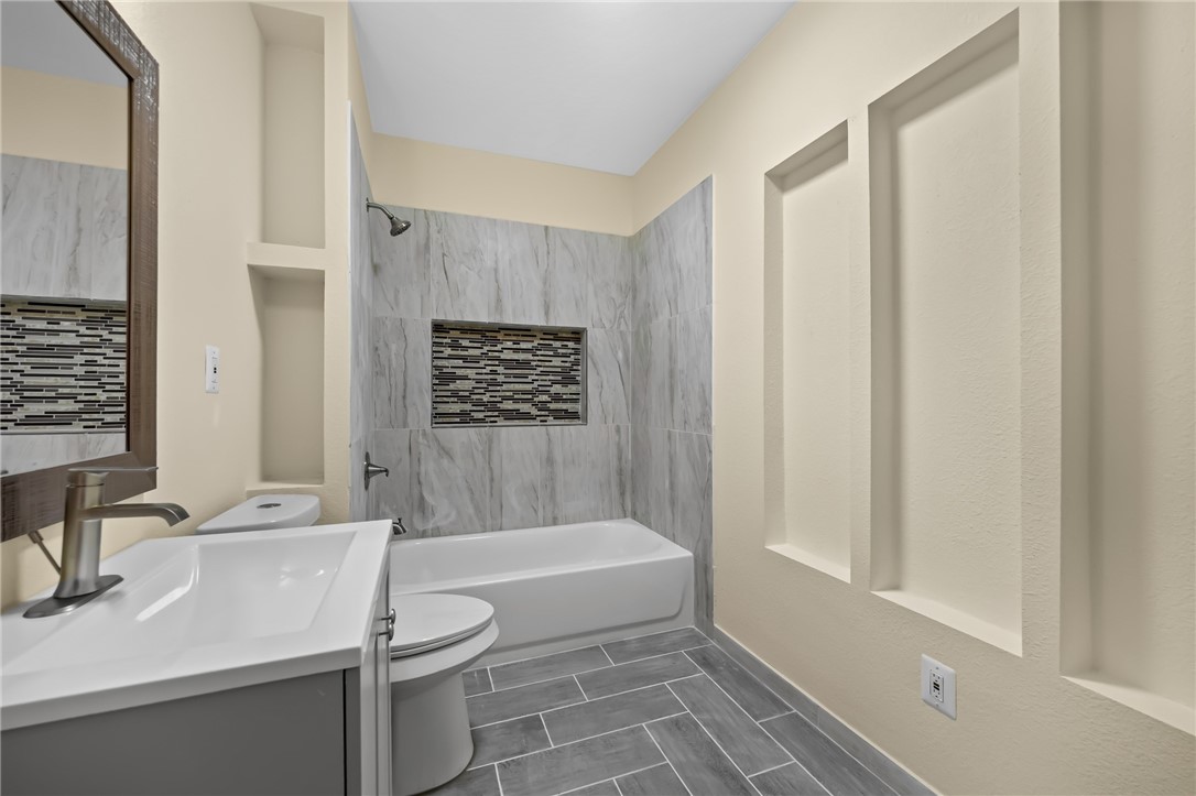 600 E Borden St Property Photo 16