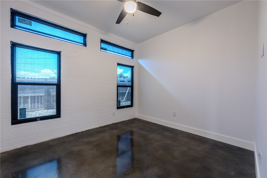 626 Glazebrook St A Property Photo 13