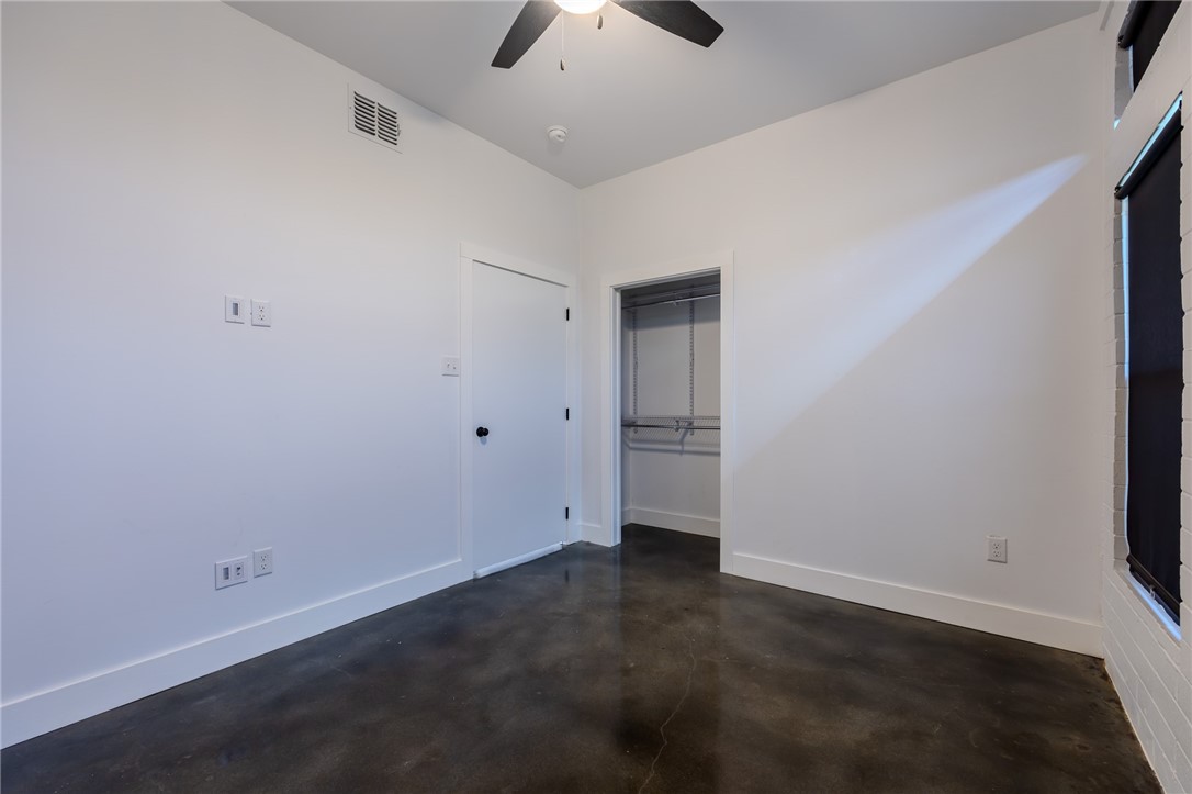 626 Glazebrook St A Property Photo 14