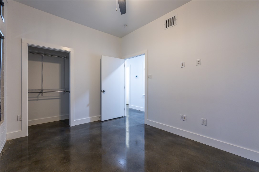 626 Glazebrook St A Property Photo 15