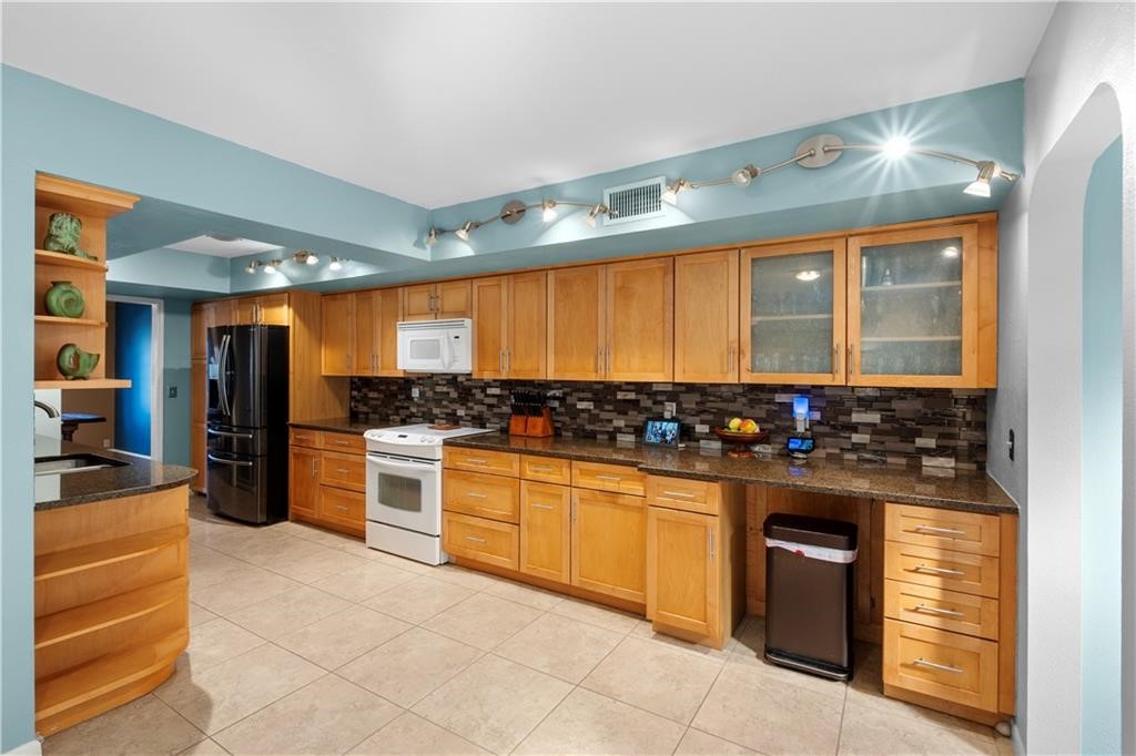 23 Townhouse Property Photo 11