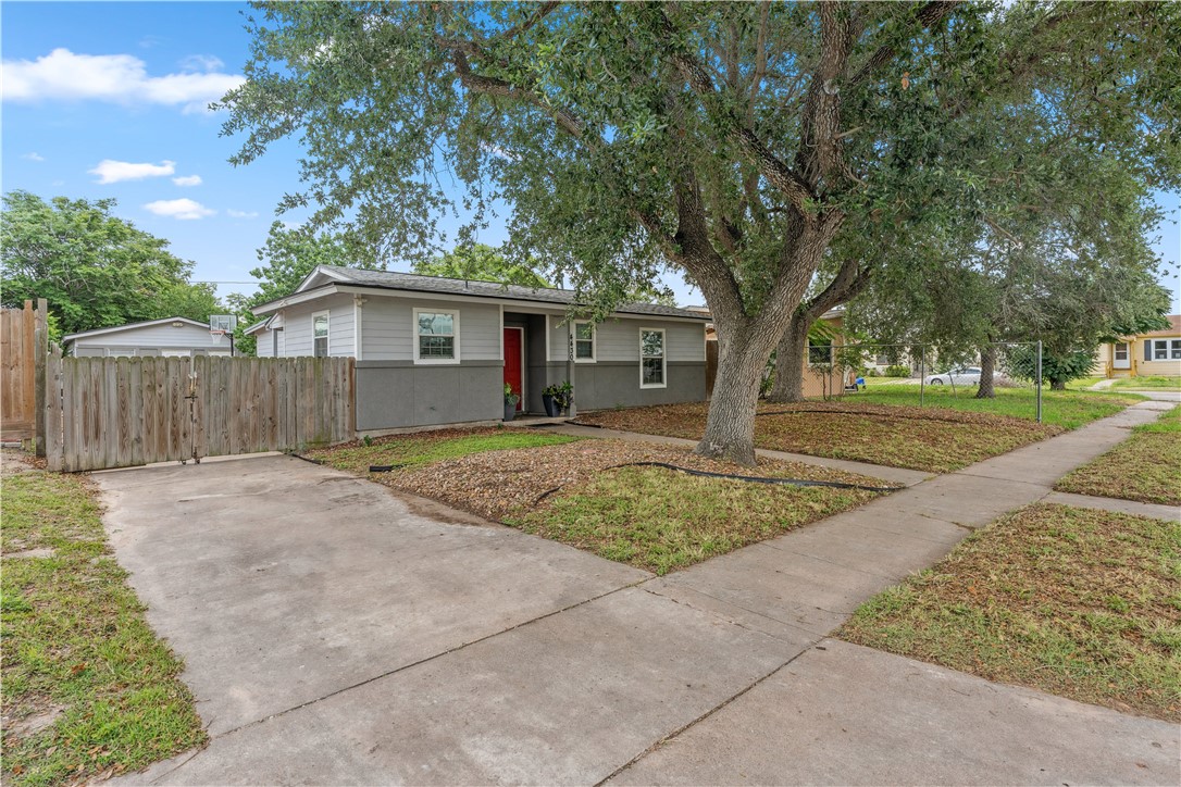 4430 Mistletoe Dr Property Photo 2