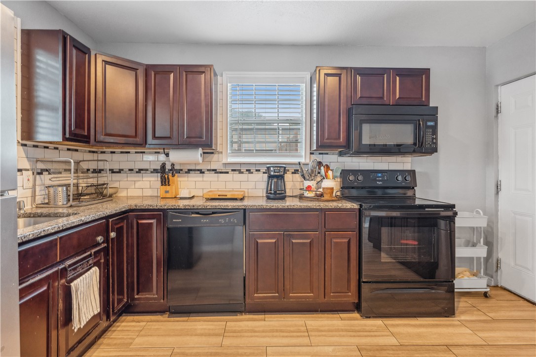 4430 Mistletoe Dr Property Photo 4