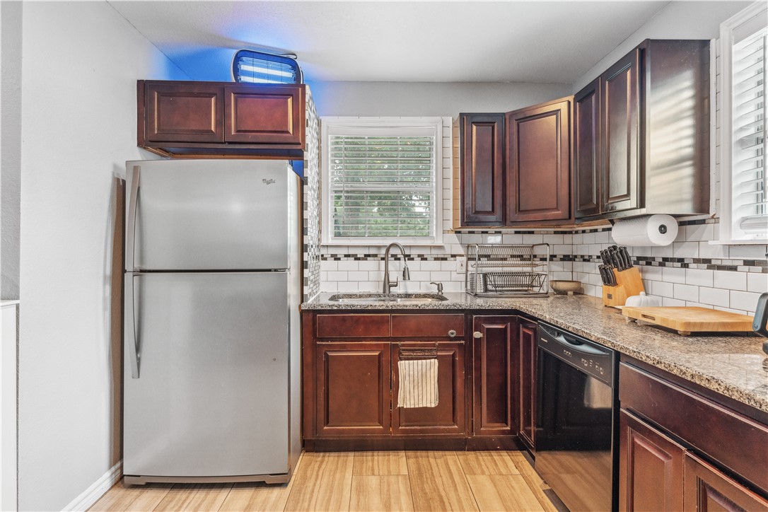 4430 Mistletoe Dr Property Photo 8