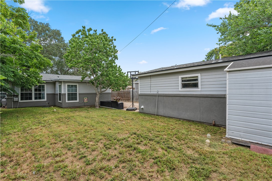 4430 Mistletoe Dr Property Photo 17