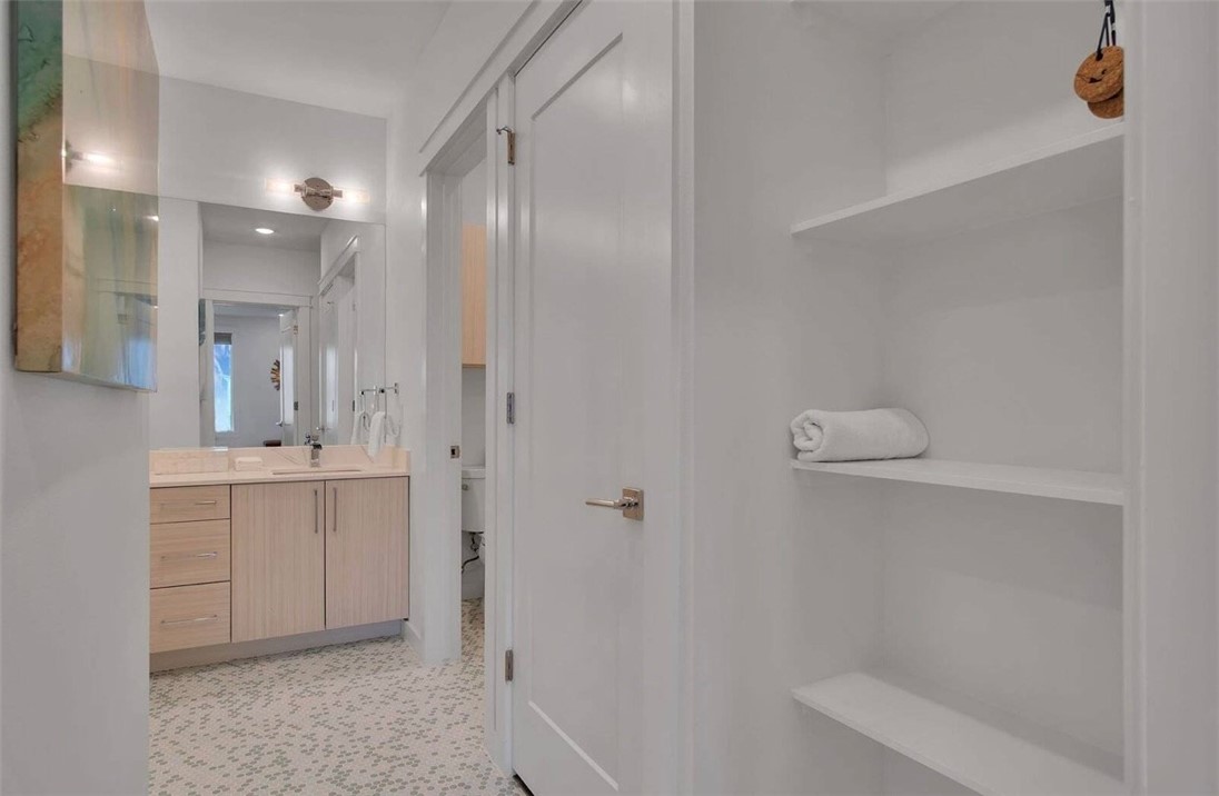 630 Center Square West 106 Property Photo 19