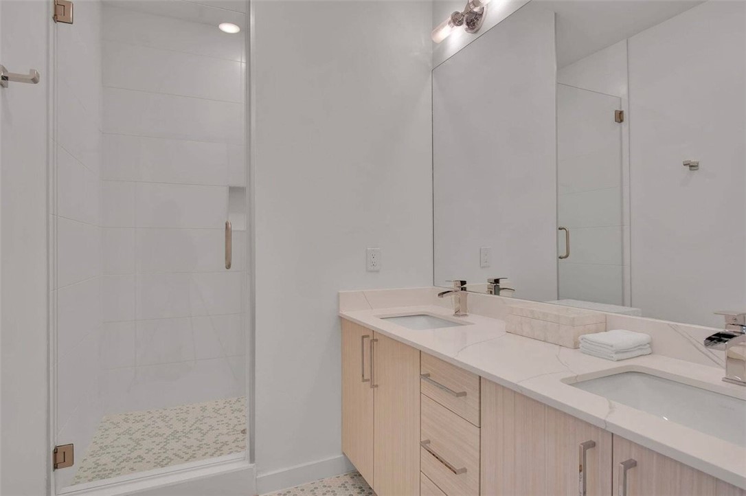 630 Center Square West 106 Property Photo 20