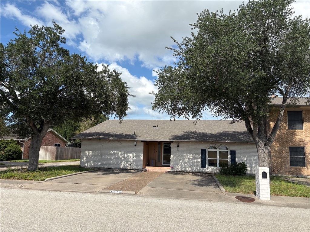 1910 Shelley St Property Photo 1