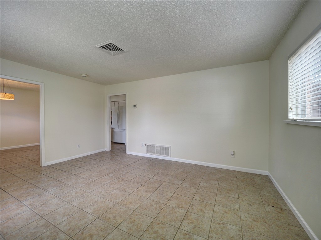 1638 Spicewood Dr Property Photo 3