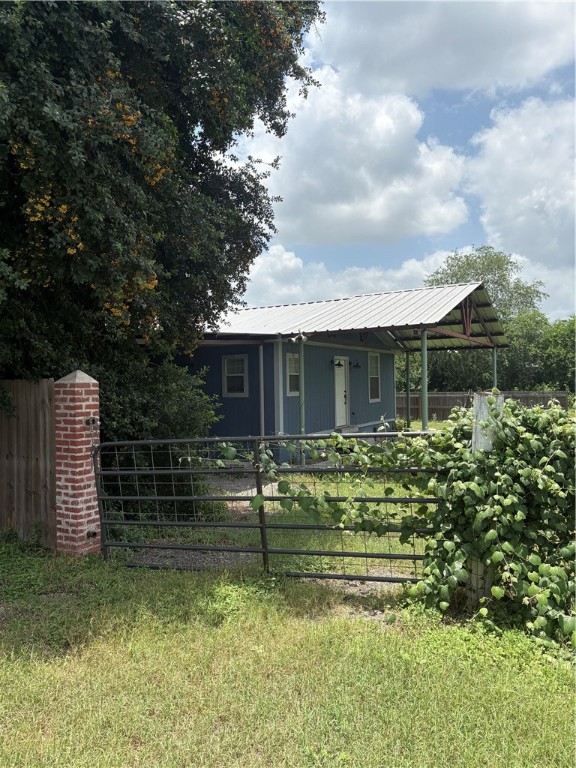 2405 Cox St Property Photo 1