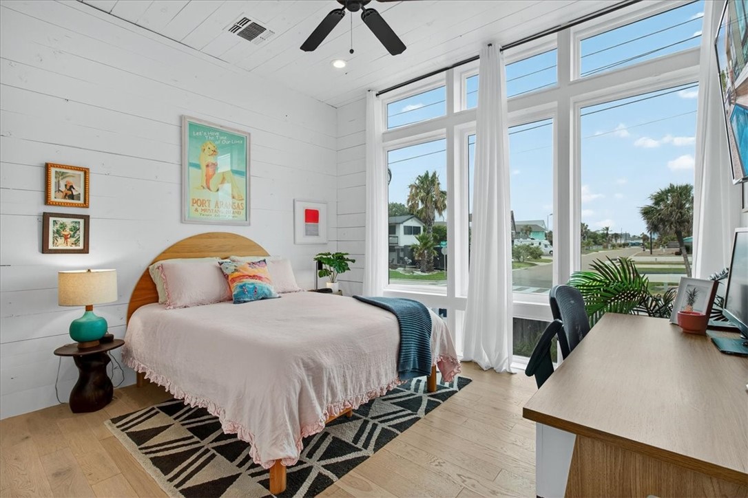 602 Island Retreat Ct Property Photo 17