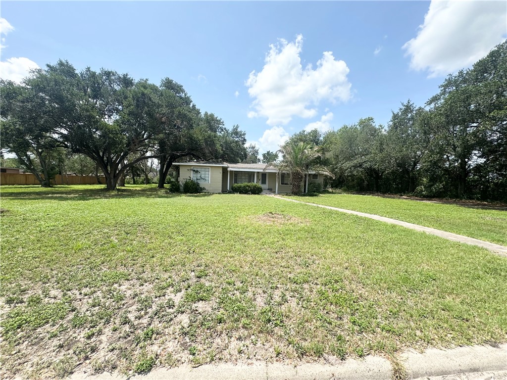 1223 W 3rd St Property Photo