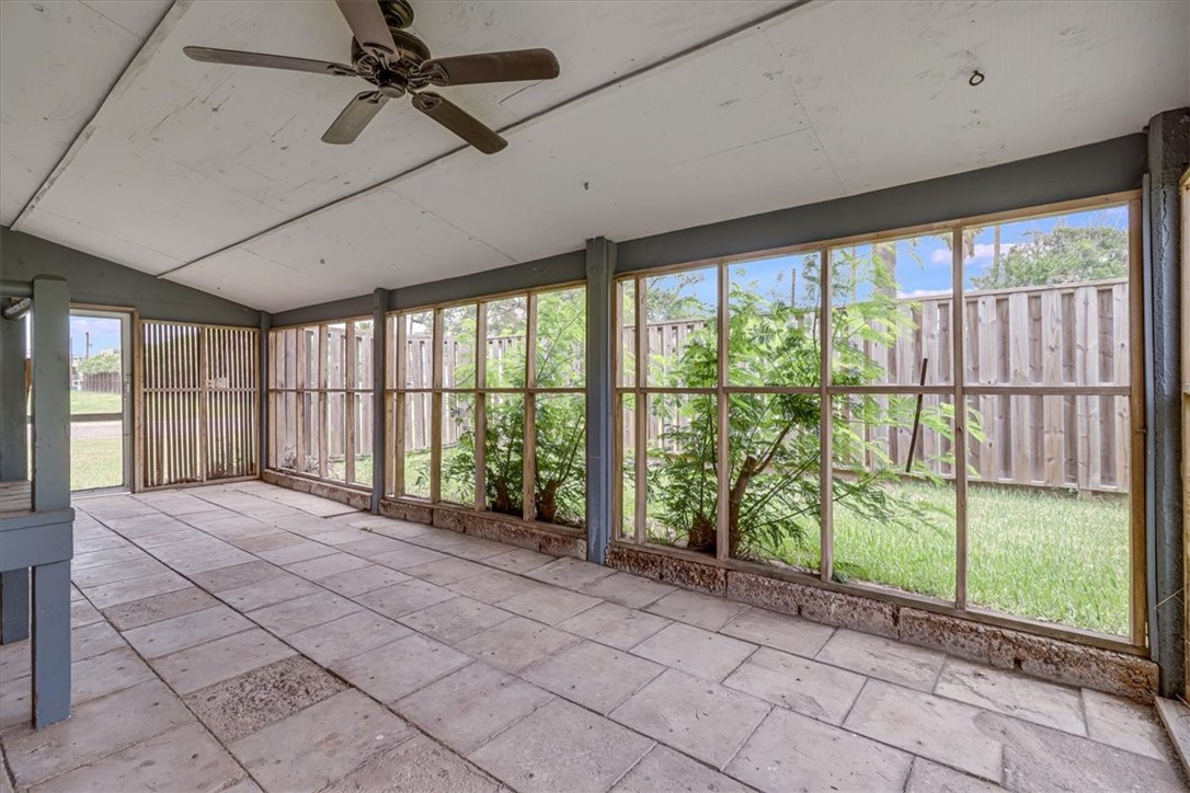 322 Tarrant Ave Property Photo 6