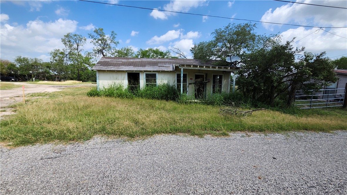 308 Menchaca St Property Photo 2