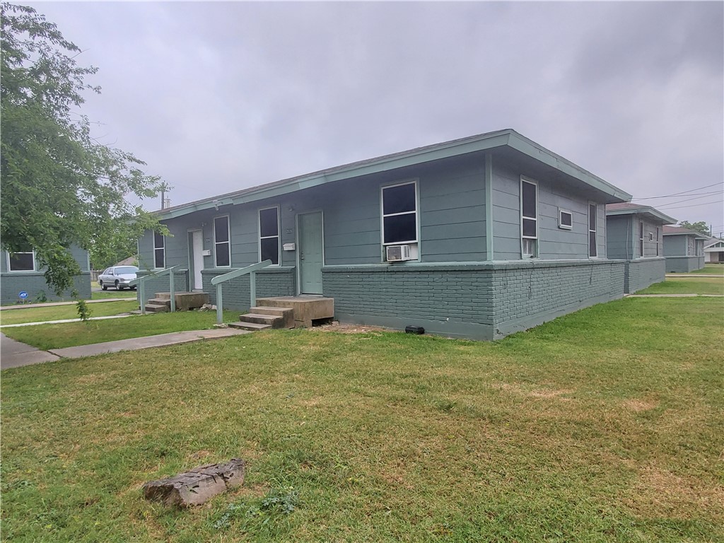 2536 Fig St Property Photo 2