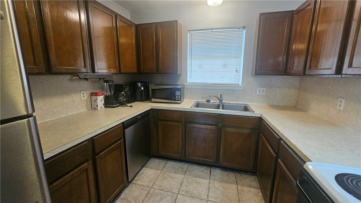 2124 Westwind Property Photo 4