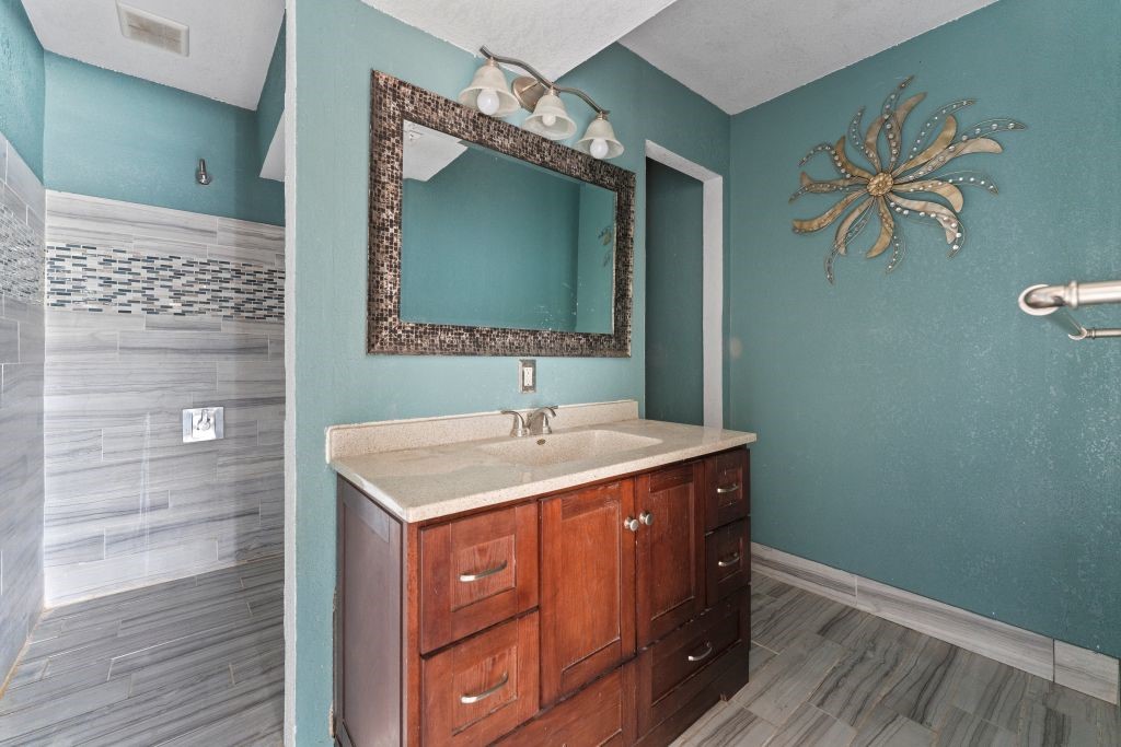 3425 Harold Dr Property Photo 7