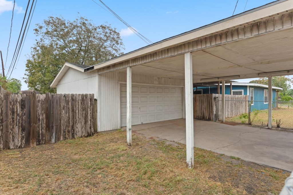 3425 Harold Dr Property Photo 16