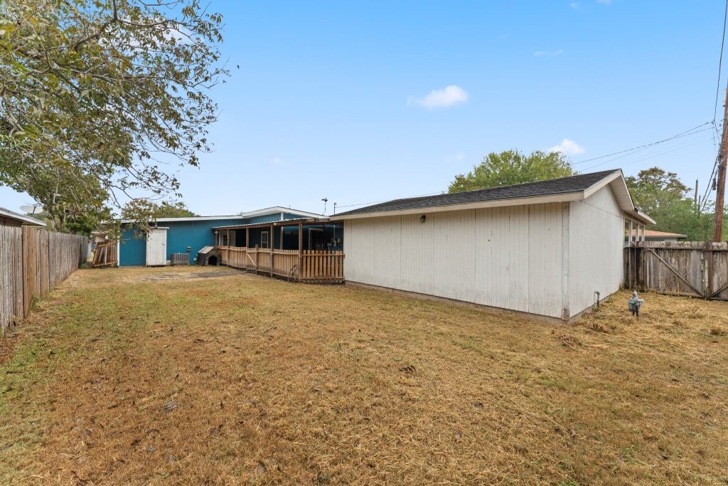 3425 Harold Dr Property Photo 17