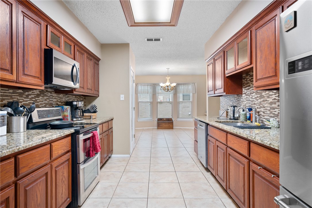 13737 River Canyon Dr Property Photo 11