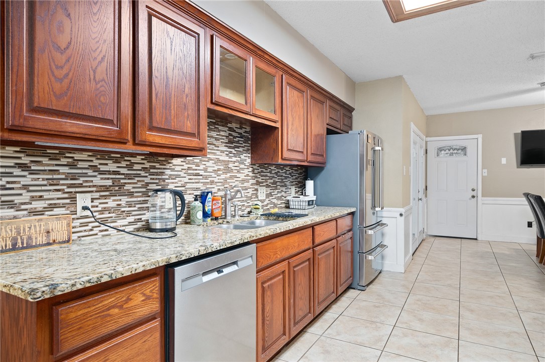 13737 River Canyon Dr Property Photo 12