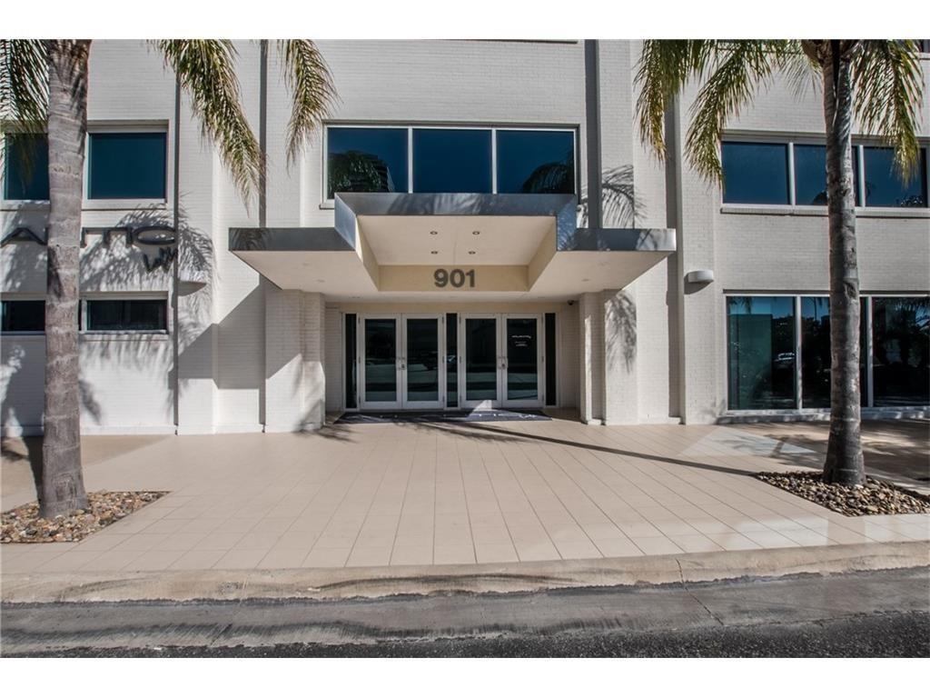 901 N Upper Broadway St 206 Property Photo 4