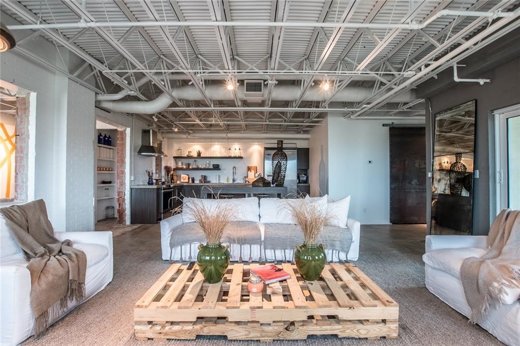 901 N Upper Broadway St 206 Property Photo 7