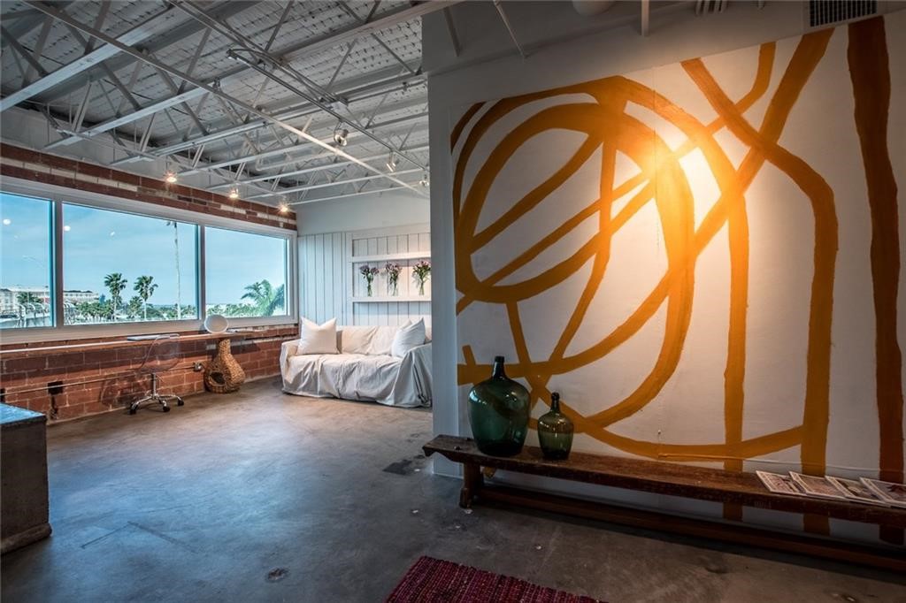 901 N Upper Broadway St 206 Property Photo 16