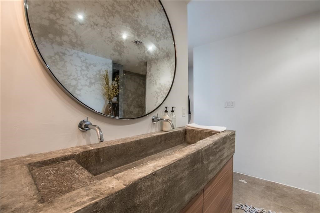 901 N Upper Broadway St 206 Property Photo 32