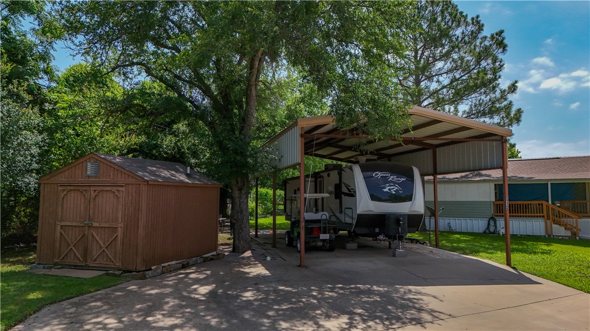 512 Brazos Harbor Circle Property Photo 2