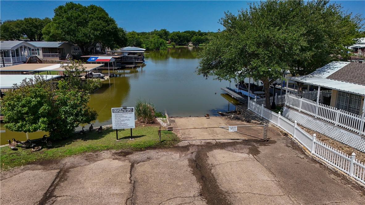 512 Brazos Harbor Circle Property Photo 7