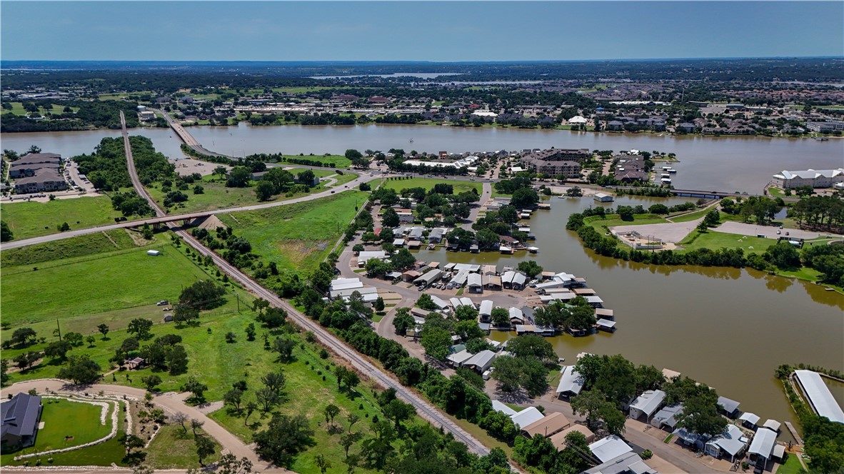 512 Brazos Harbor Circle Property Photo 20