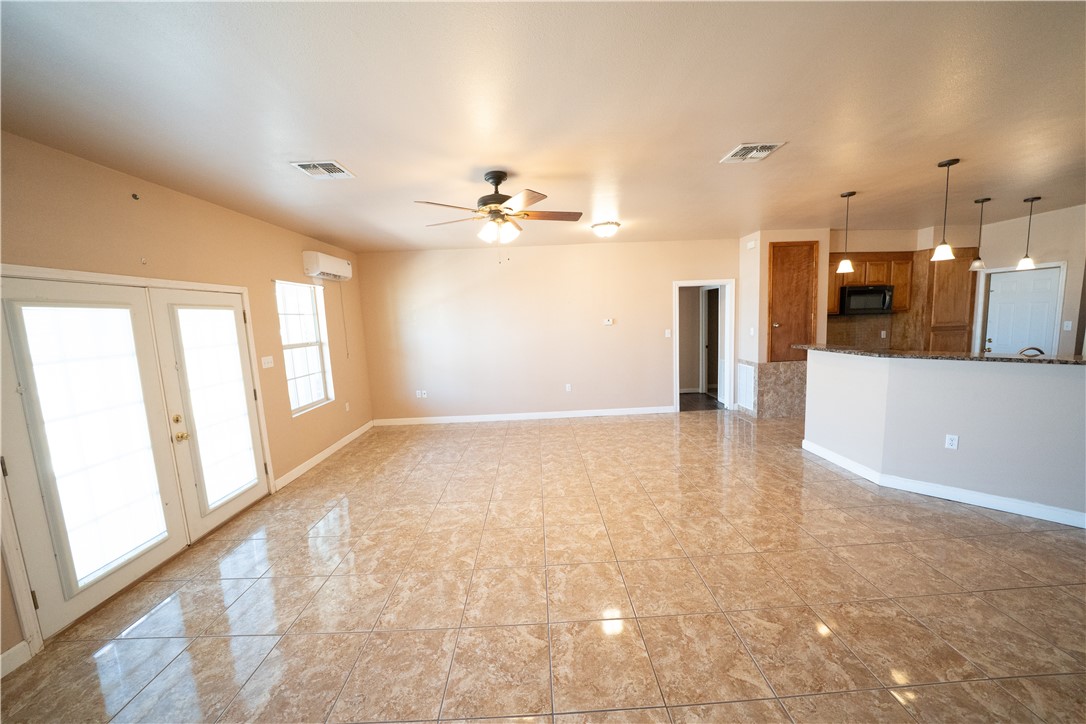 2033 Briarwood Dr Property Photo 5