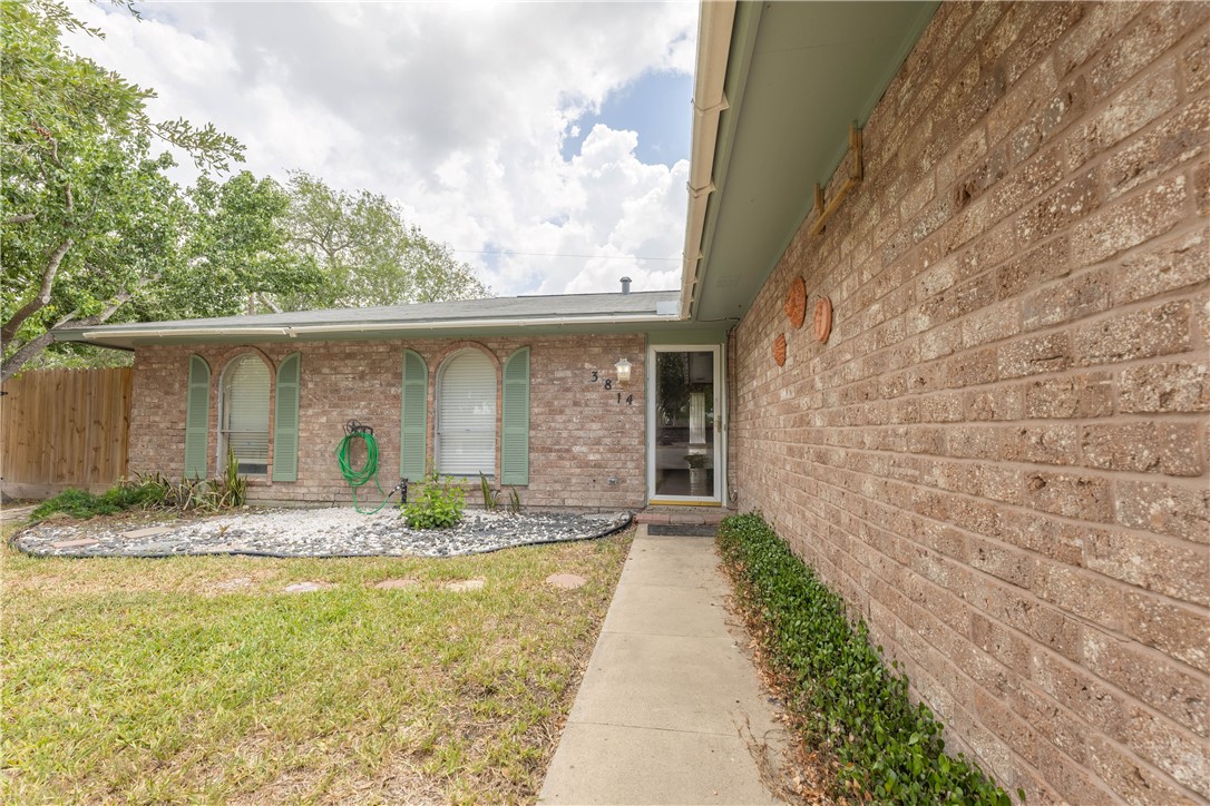 3814 Whitney Dr Property Photo 2