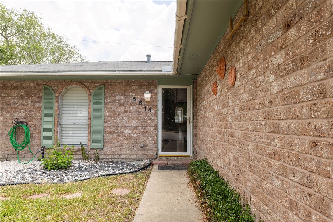3814 Whitney Dr Property Photo 3
