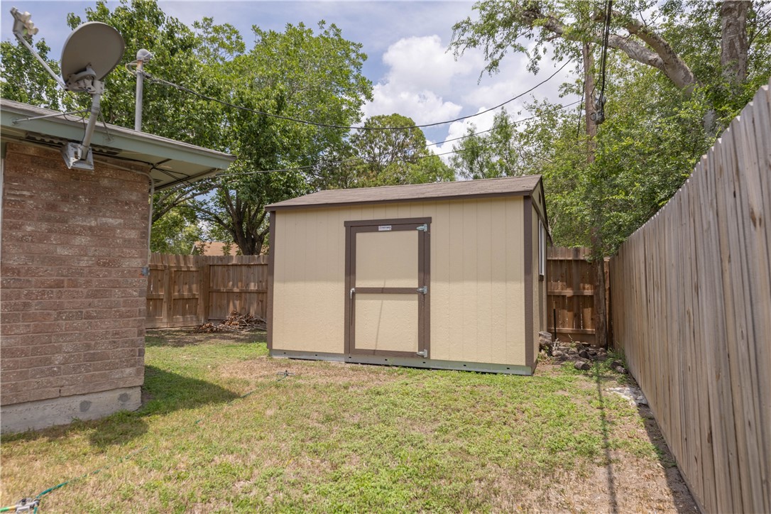 3814 Whitney Dr Property Photo 5