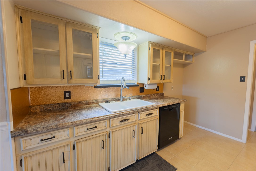 3814 Whitney Dr Property Photo 15