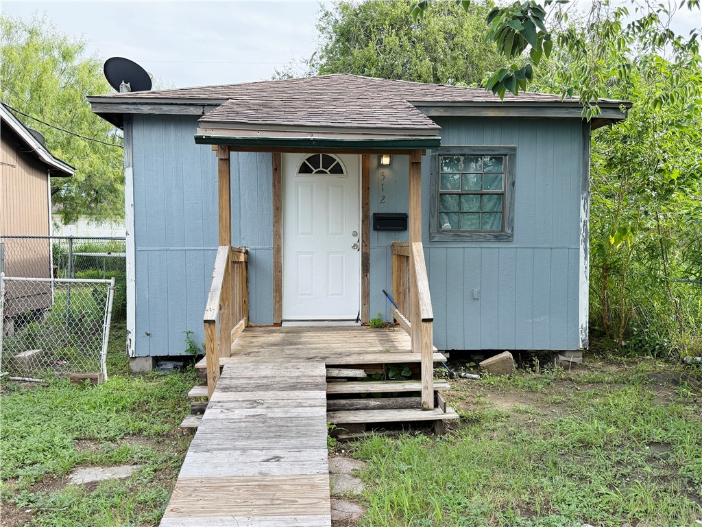 512 W Avenue F Property Photo 1