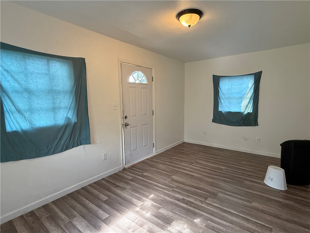 512 W Avenue F Property Photo 2