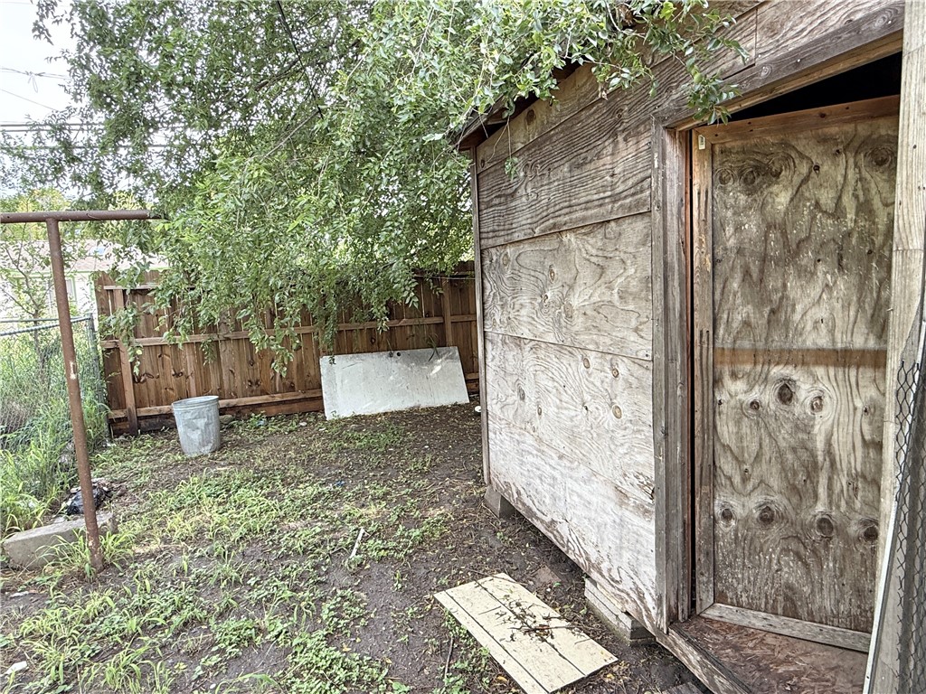 512 W Avenue F Property Photo 11