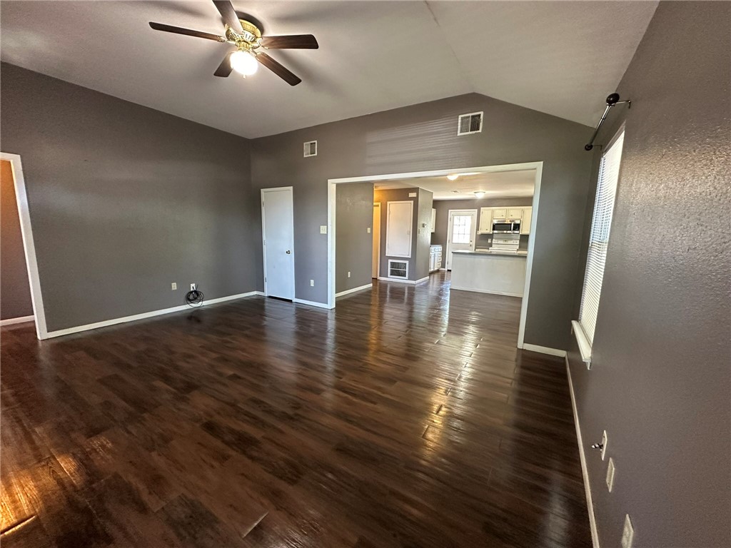 406 Bayview Blvd Property Photo 2