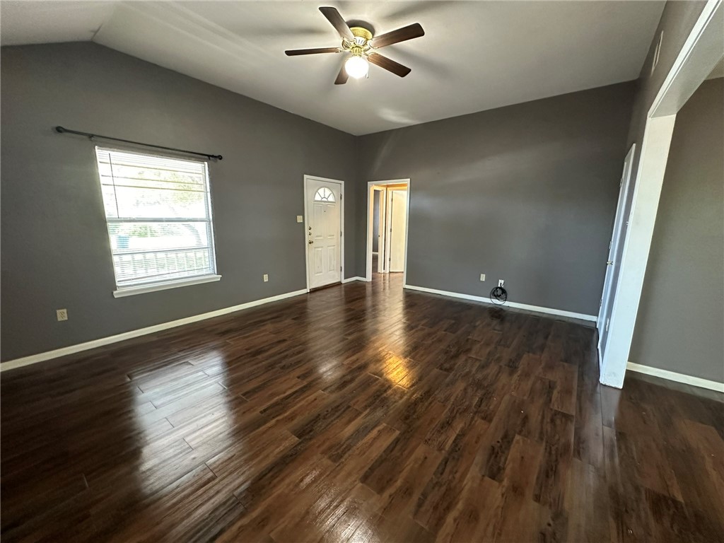 406 Bayview Blvd Property Photo 3