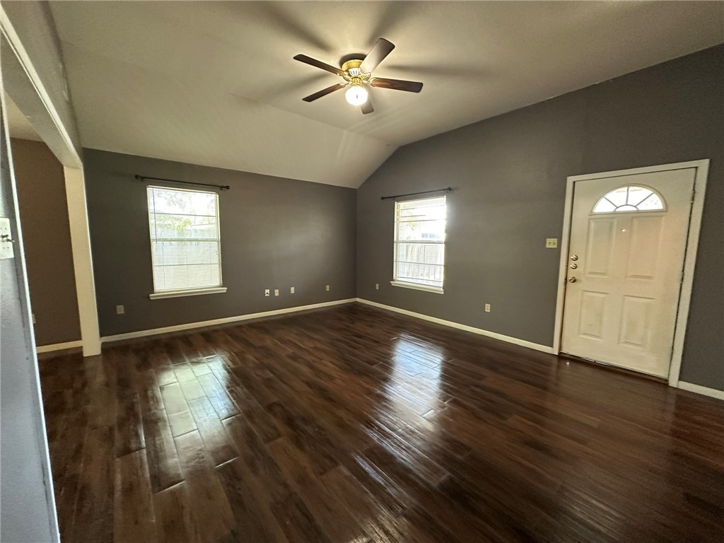 406 Bayview Blvd Property Photo 4