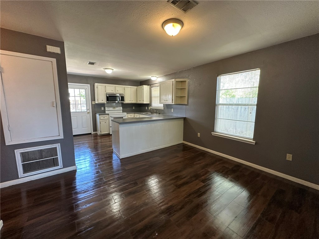 406 Bayview Blvd Property Photo 5