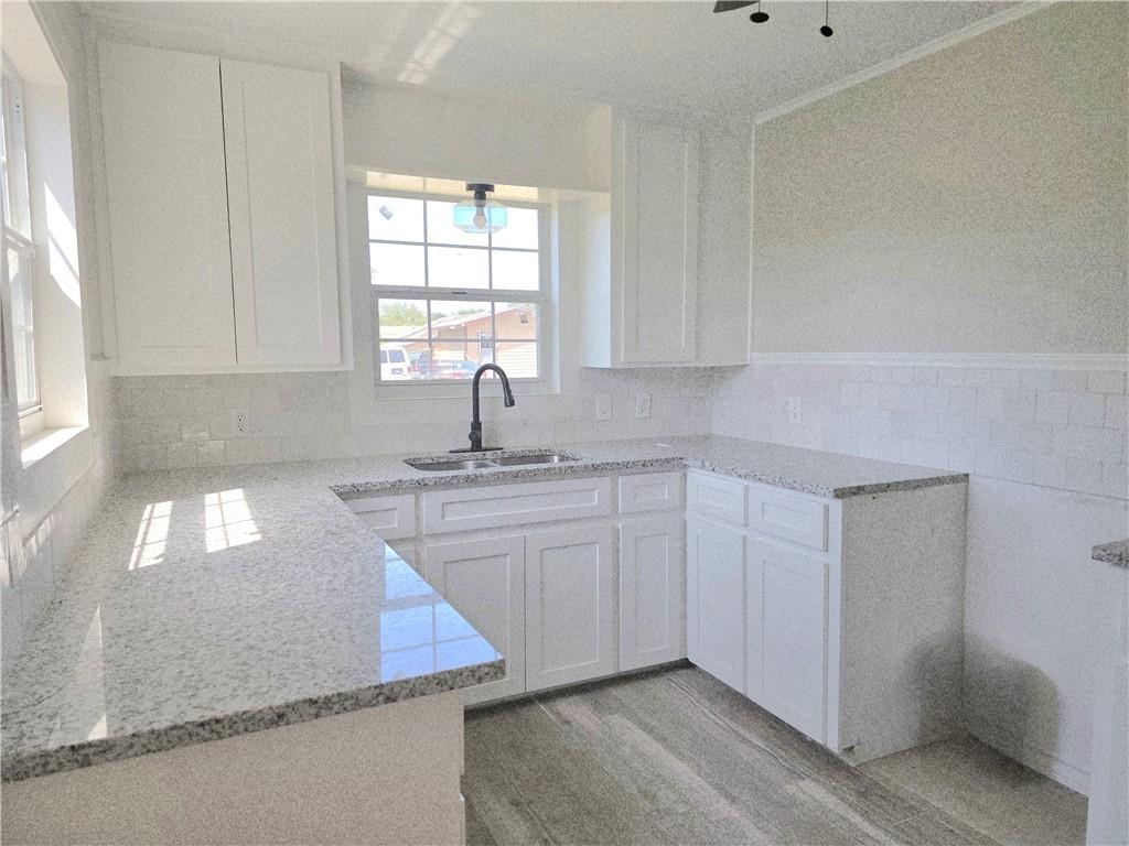 1367 Normandy Dr Property Photo 7