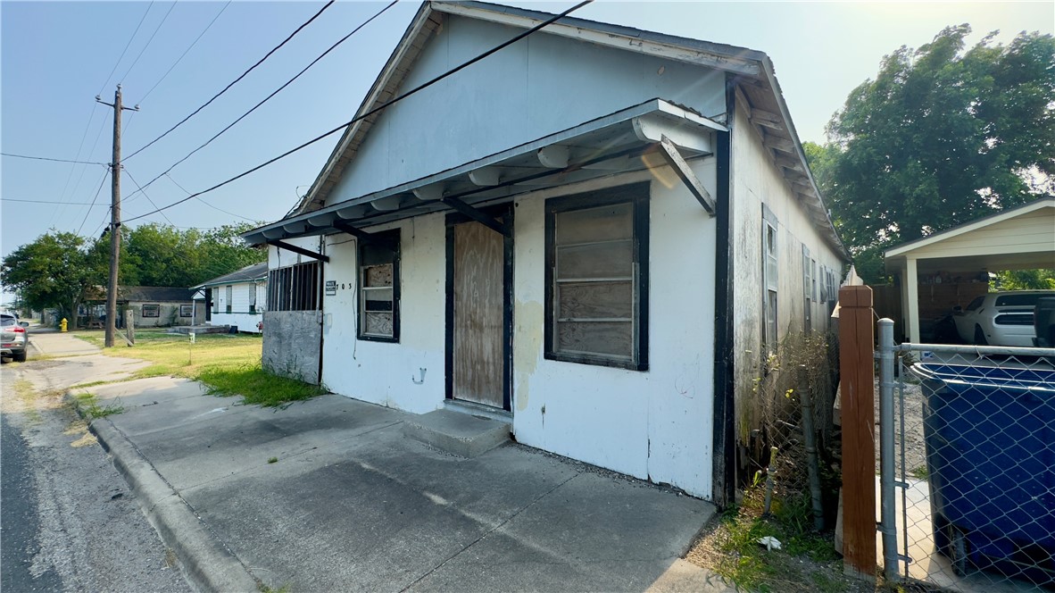 703-707 Francesca St Property Photo 1