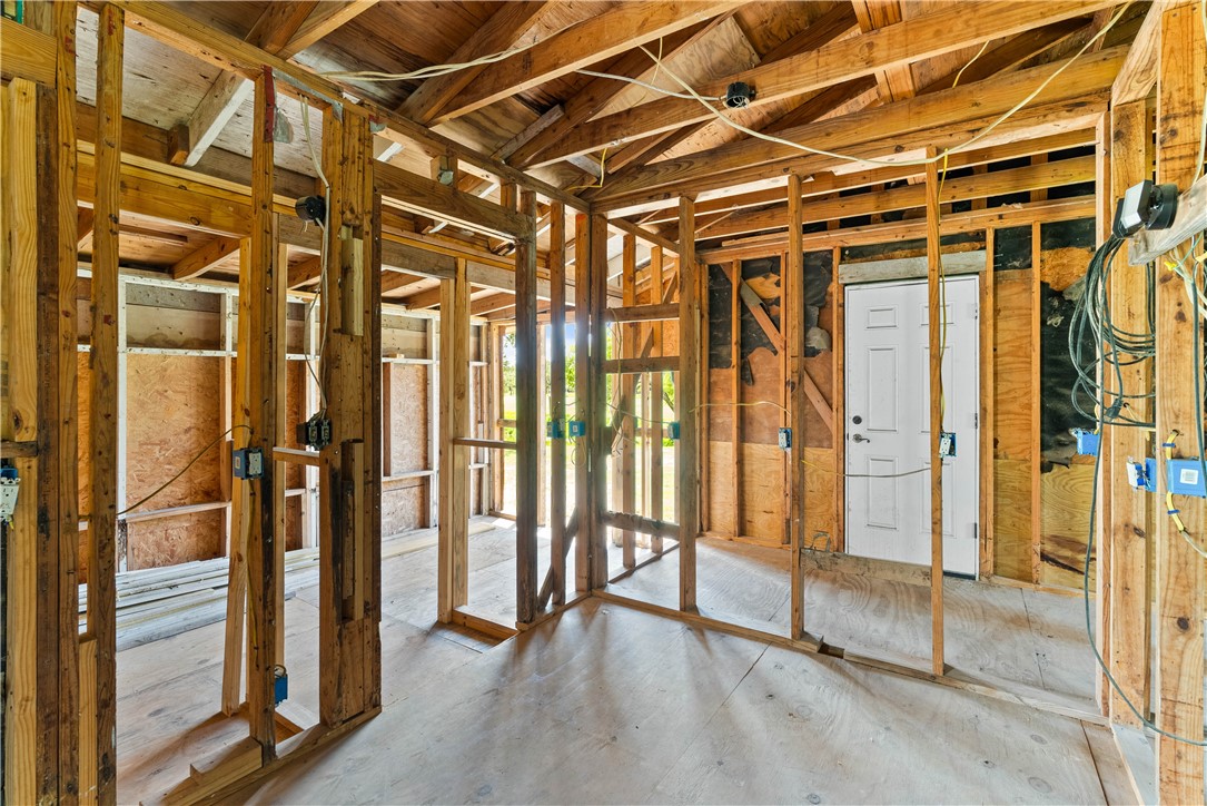 2066 Armstrong Dr Property Photo 8