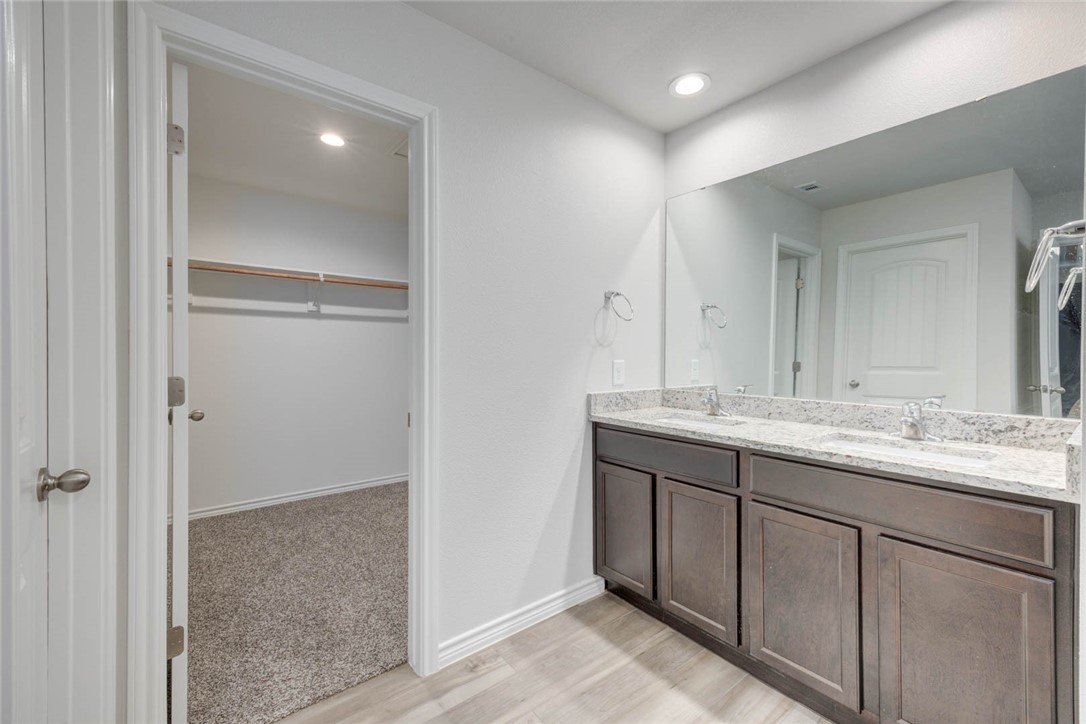 2721 Excelsior Blvd Property Photo 11